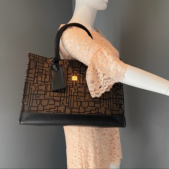 Diane Von Furstenberg Large Logo Tote with Key Fab - Picture 4 of 9